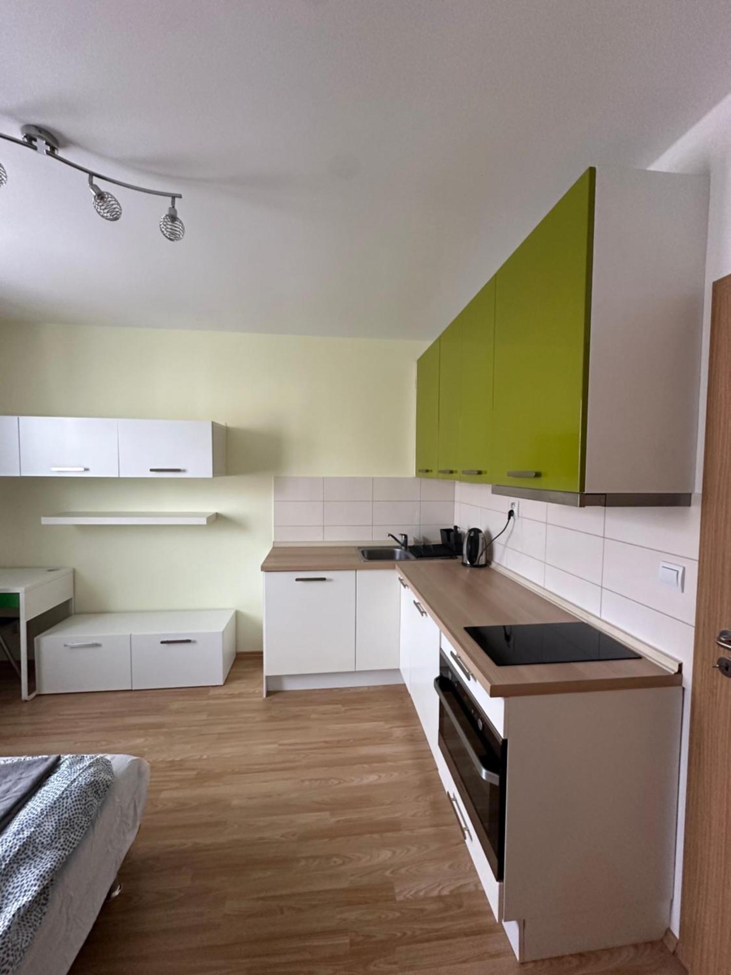 Private Apartment 1Km From Center Bratislava Ngoại thất bức ảnh